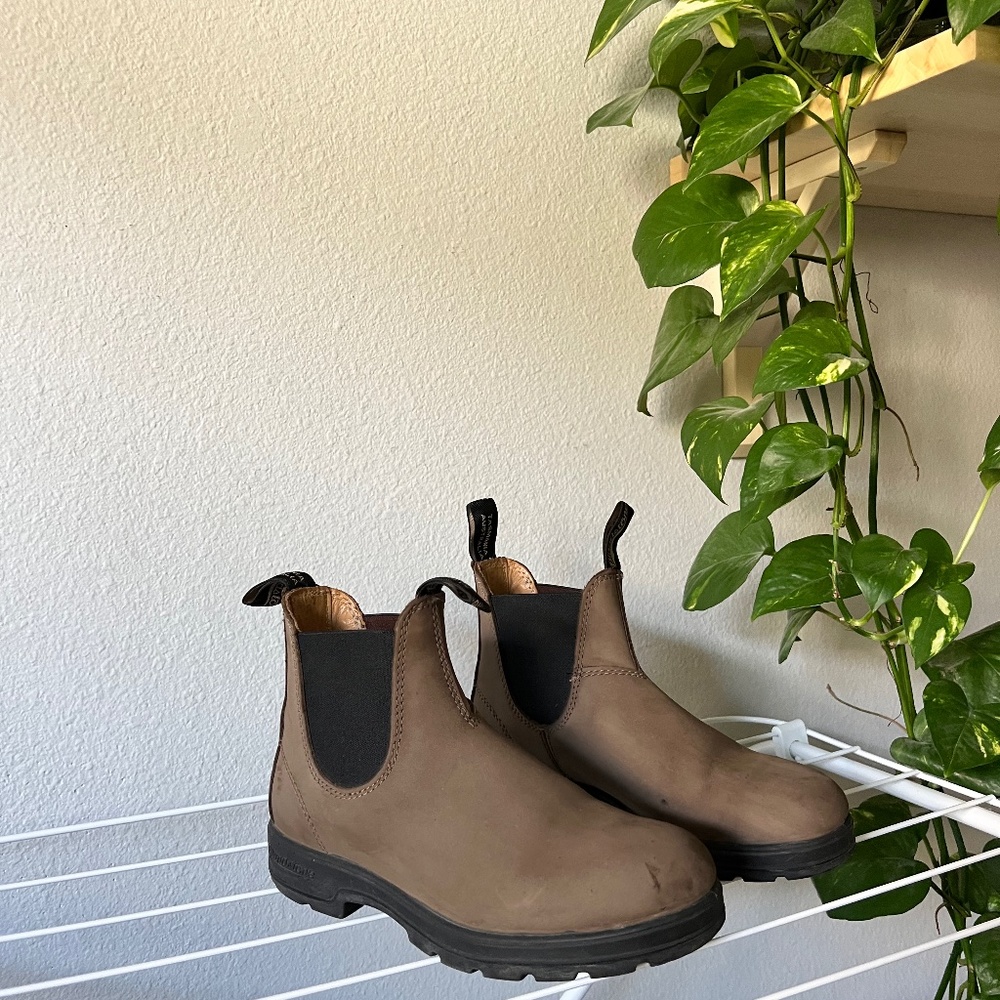 BLUNDSTONE BOOTS